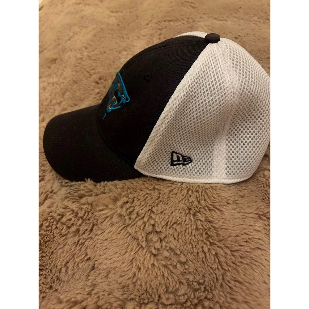 New Era 39THIRTY Carolina Panthers Hat Black White Mesh Stretch Fit Medium-Large